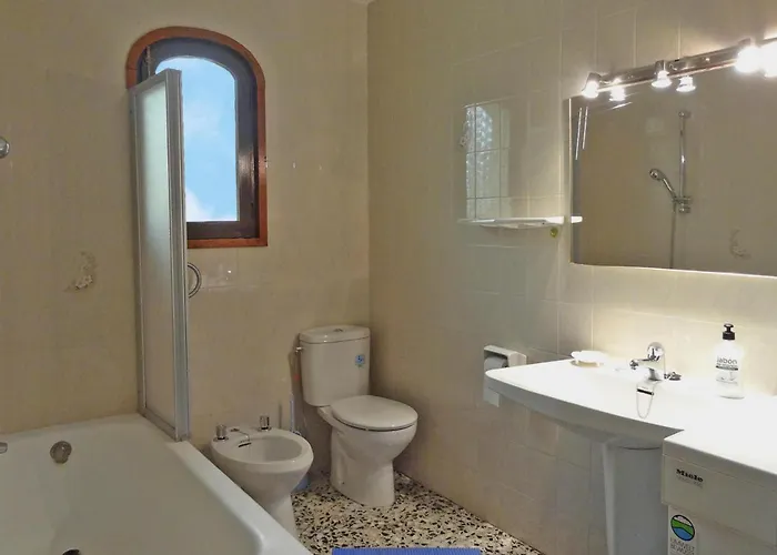 Vakantiehuis In With Private Pool